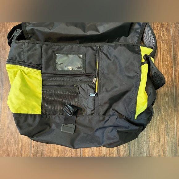 NWOT L.L. Bean messenger bag. Yellow & black. Cushioned strap. Many compartments - Picture 3 of 15